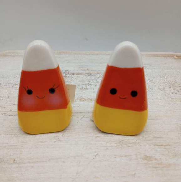 Cracker Barrel Halloween Candy Corn Salt & Pepper Shakers - Picture 2 of 2